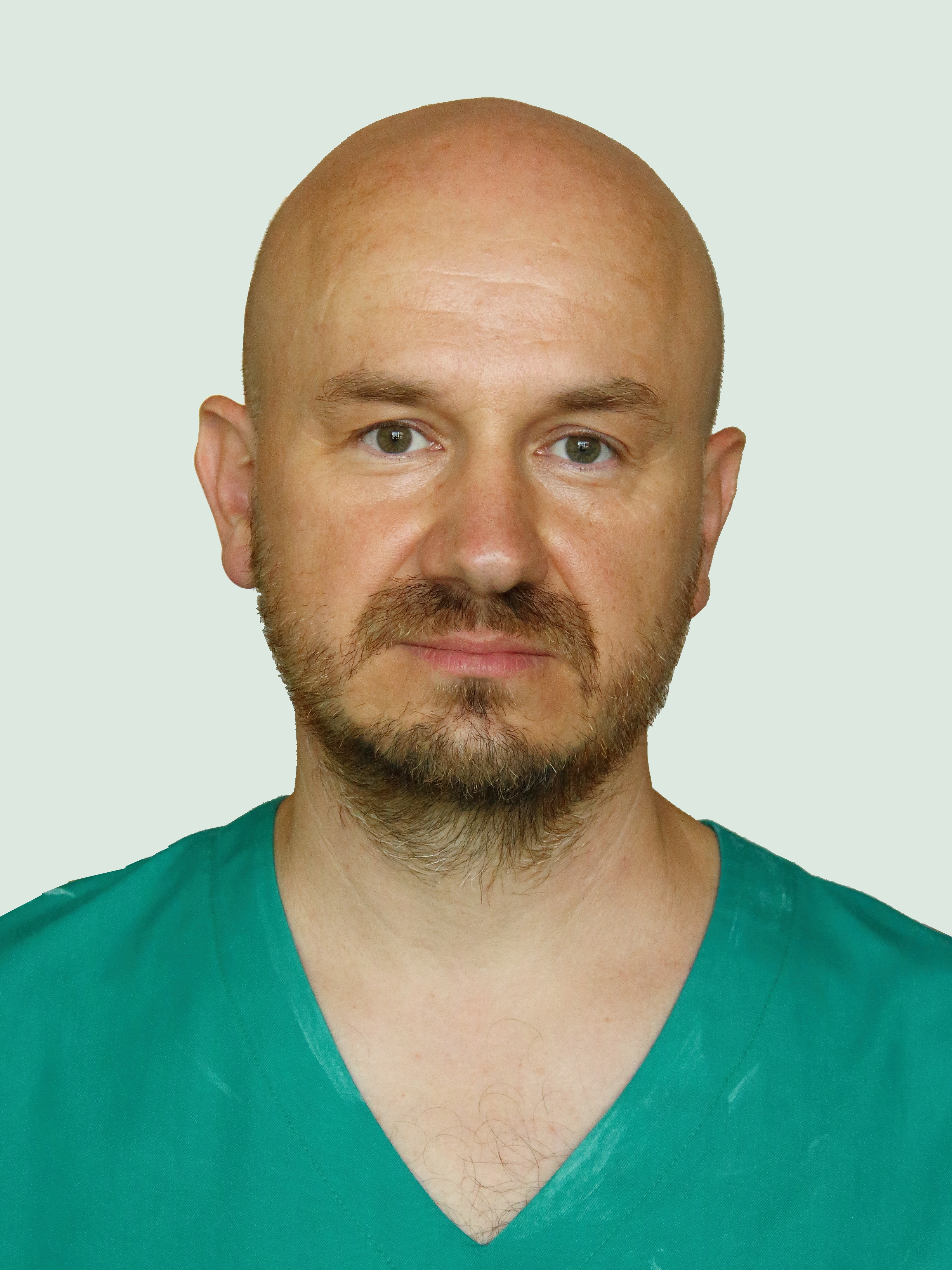 MUDr. Mikuláš Alexík, FEBO -  očný lekár a očný chirurg